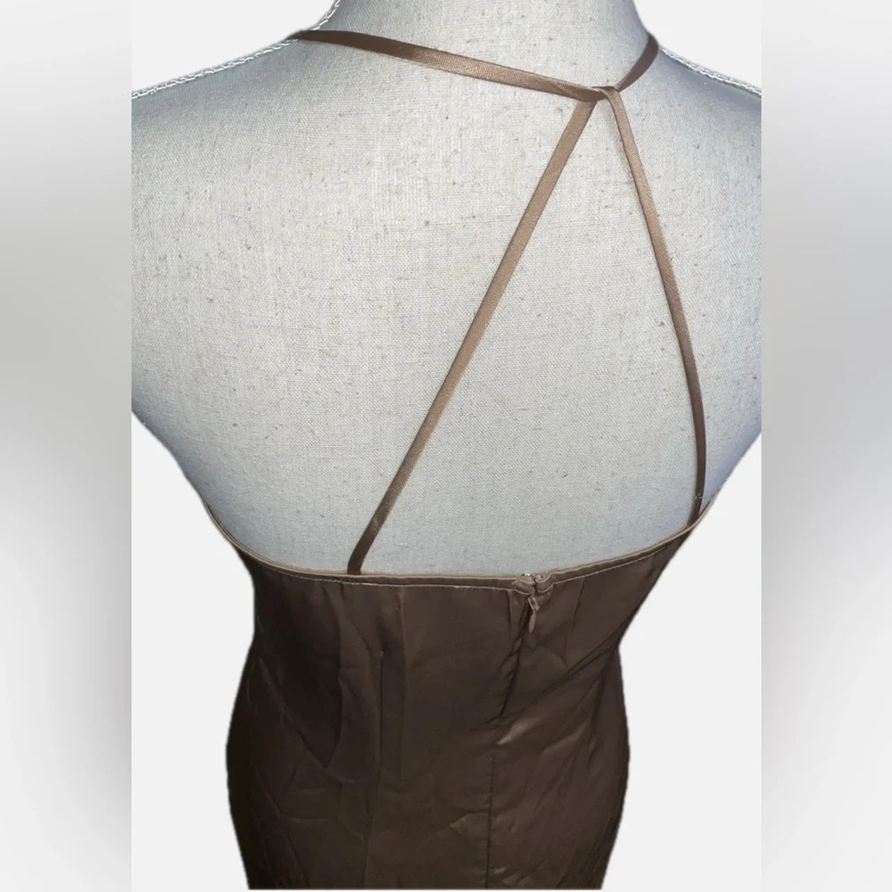 Express Dress with Knot Detail - Picture 4 of 9